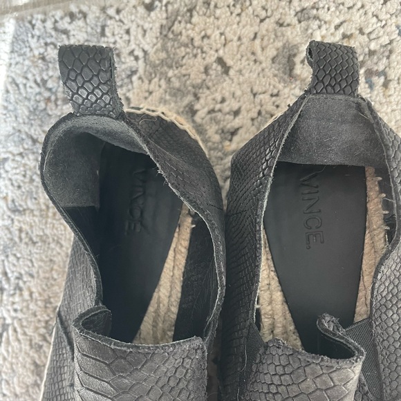 Like new, only worn once Vince black snakeskin leather espadrilles size 5 - Picture 5 of 6